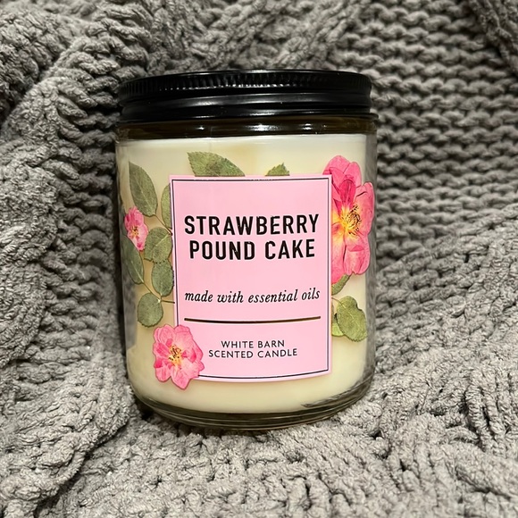 Bath & Body Works Accents Bath And Body Works Strawberry Pound Cake